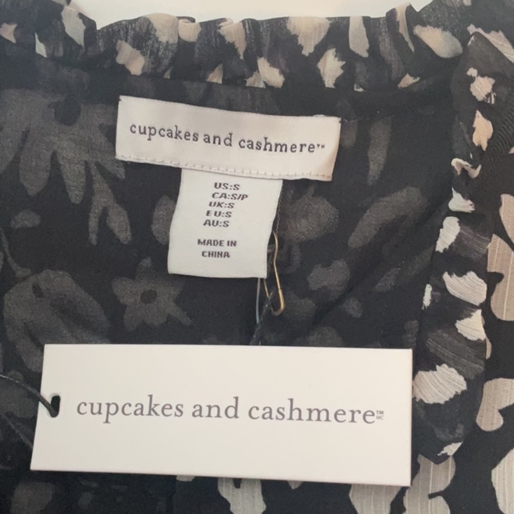 Cupcakes and Cashmere Black and White Top - Picture 8 of 13